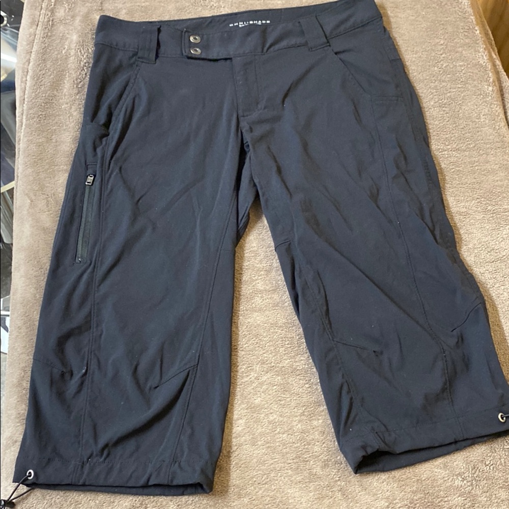Columbia size 6 crop pants black